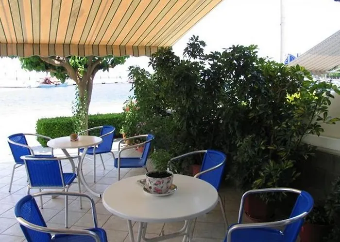 Apollon Hotel Tirós